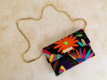 Cargar imagen en el visor de la galería, Clutch Tenango Multicolor
