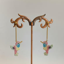 Cargar imagen en el visor de la galería, Aretes Colibrí Mini
