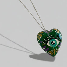 Cargar imagen en el visor de la galería, Collar Corazón Ojo
