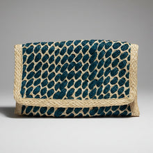 Cargar imagen en el visor de la galería, Clutch panal azul
