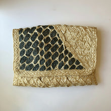Cargar imagen en el visor de la galería, Clutch panal gris
