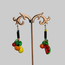 Cargar imagen en el visor de la galería, Aretes Fruta
