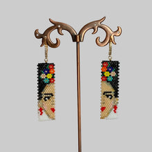 Cargar imagen en el visor de la galería, Aretes Frida

