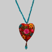 Cargar imagen en el visor de la galería, Collar Corazón Rojo de Barro
