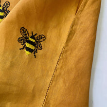 Cargar imagen en el visor de la galería, Blusa Libertad mostaza
