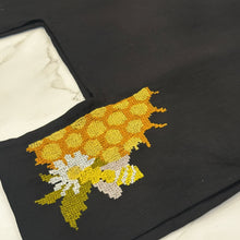Cargar imagen en el visor de la galería, Blusa Panal de Abejas
