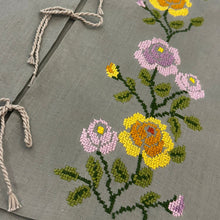 Cargar imagen en el visor de la galería, Chaleco Inspiración Flores
