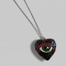 Cargar imagen en el visor de la galería, Collar Corazón Ojo
