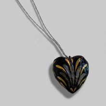 Cargar imagen en el visor de la galería, Collar Corazón Ojo

